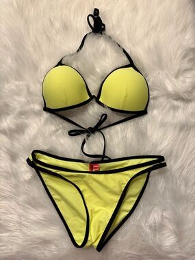 👙 ARDENE - Swim
Neon Yellow Bikini Set 👙